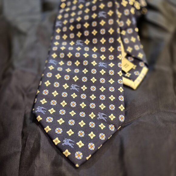 BURBERRY Silk Tie - Picture 14 of 16